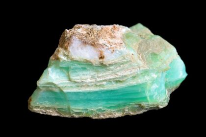 Chrysoprase: The Rare Apple-Green Gemstone Loved by Collectors and Designers